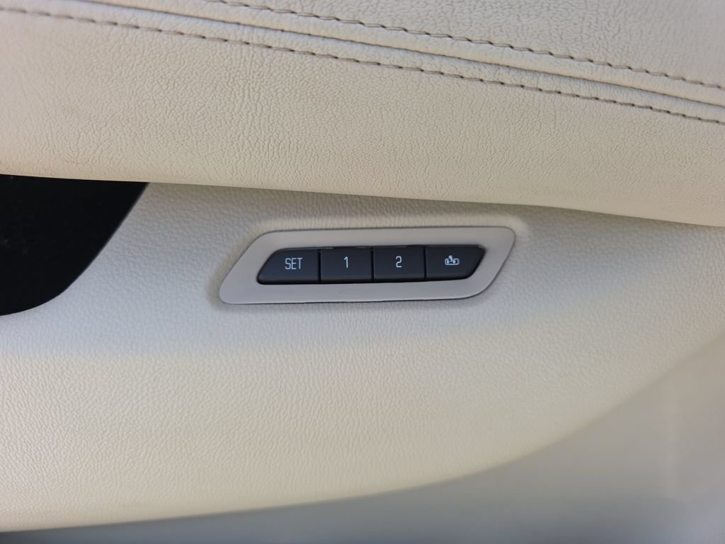 Used 2017 Cadillac Escalade 2WD image 19