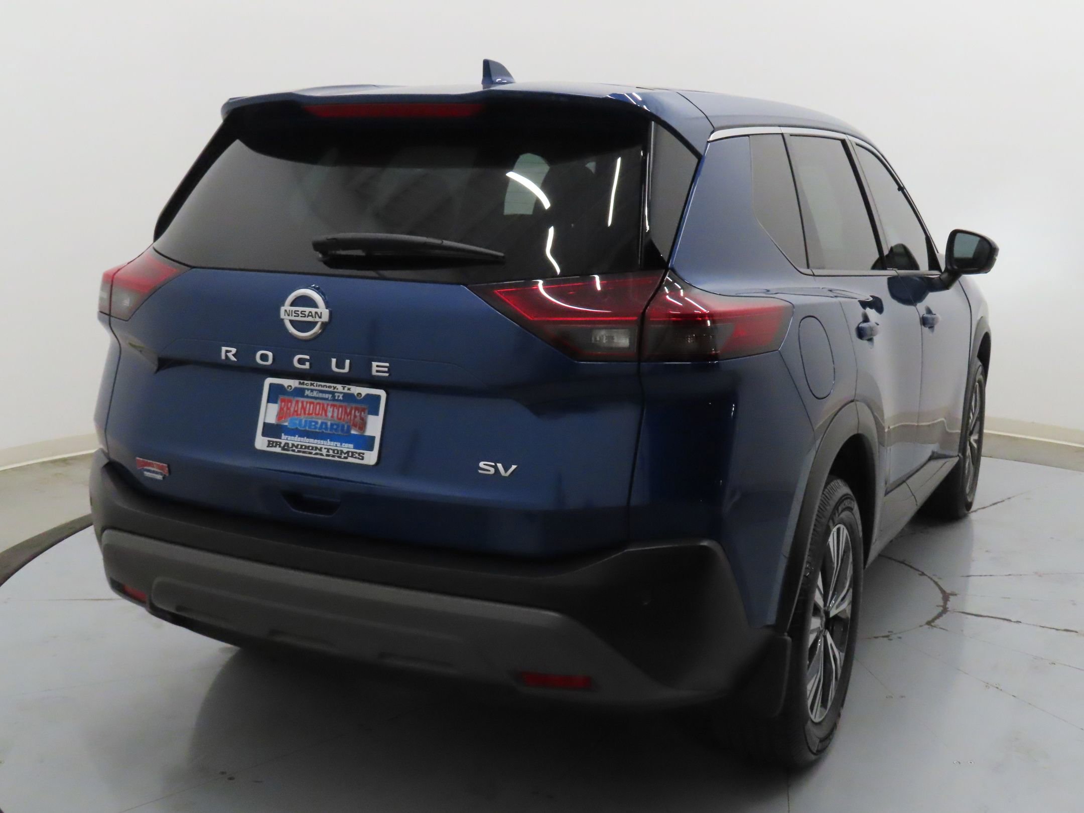 Used 2021 Nissan Rogue SV image 3