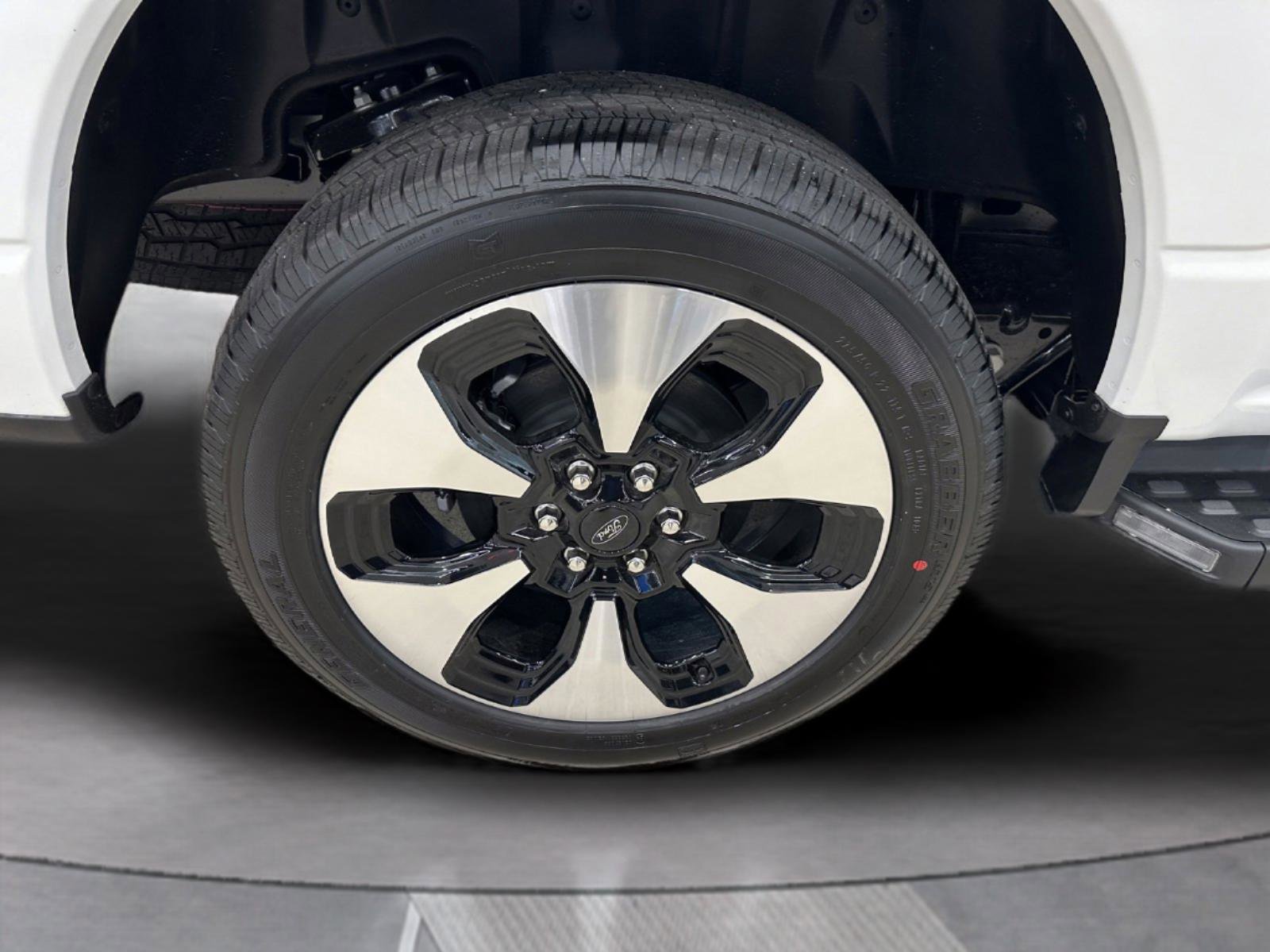New 2023 Ford F150 Lightning Platinum AWD/4WD image 23