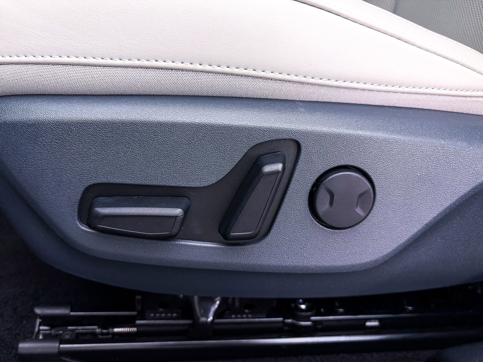 Certified 2024 Kia EV6 Wind w/ Wind Technology Package AWD/4WD image 20