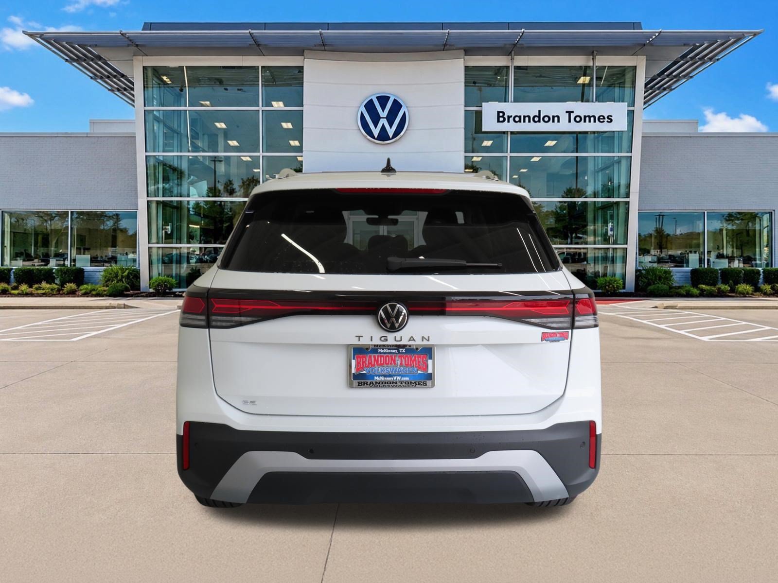 New 2026 Volkswagen Tiguan SE FWD image 4