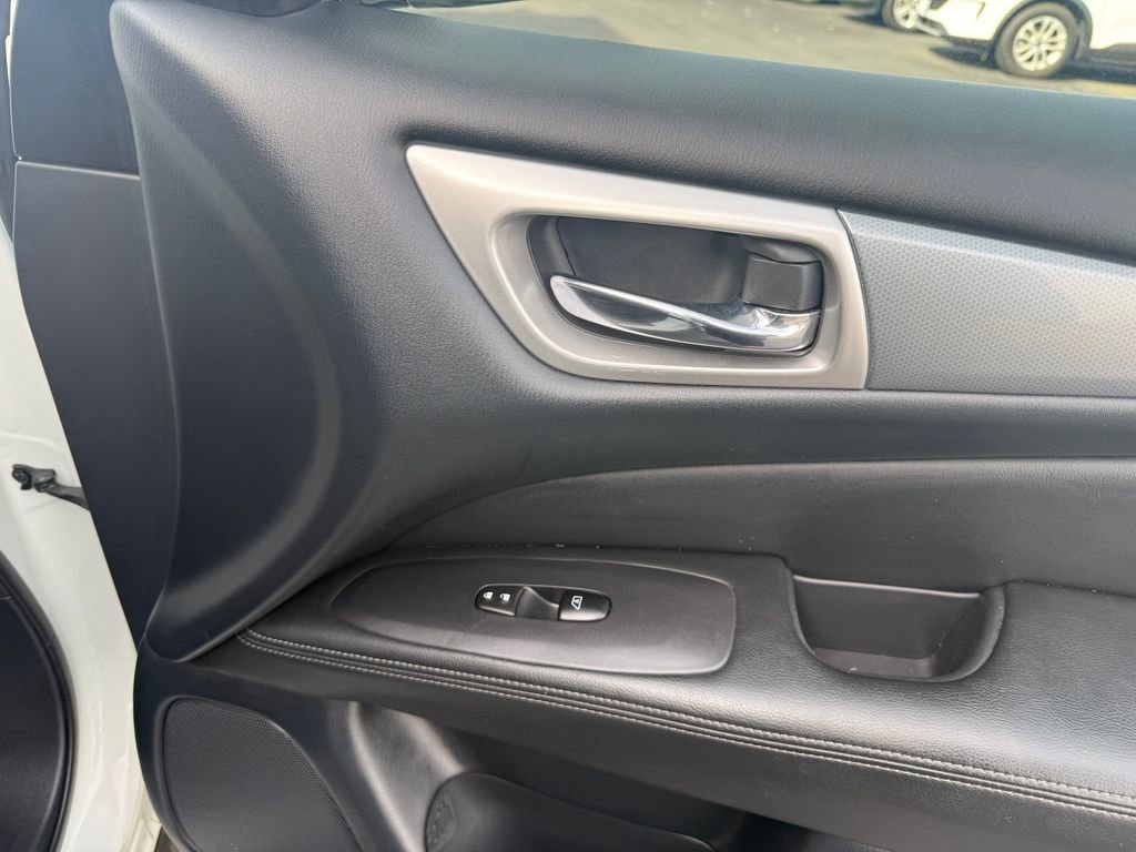 Used 2020 Nissan Pathfinder SL image 27