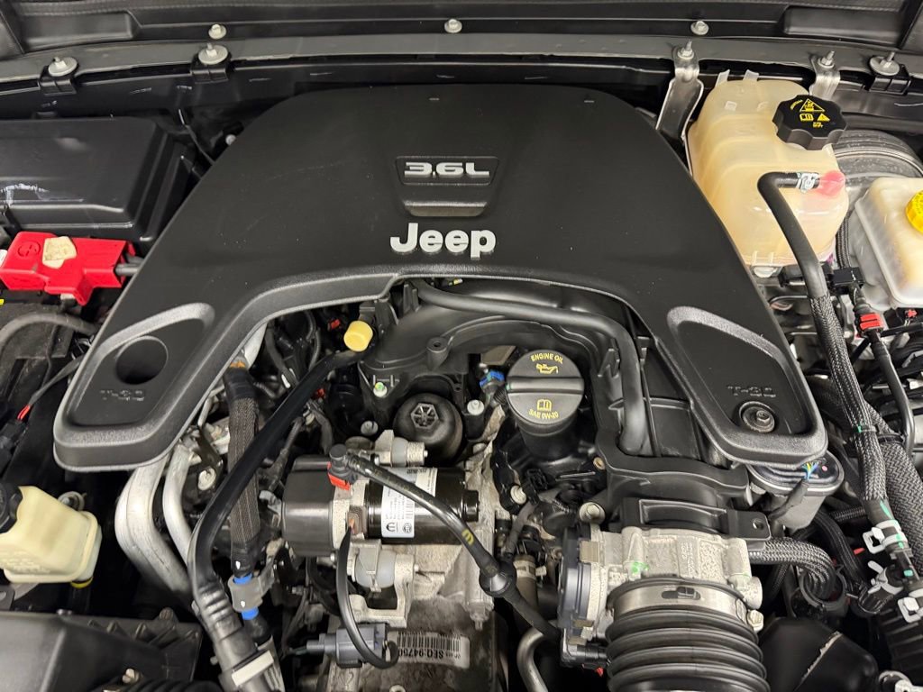 Used 2021 Jeep Wrangler Unlimited Sahara w/ Dual Top Group image 11