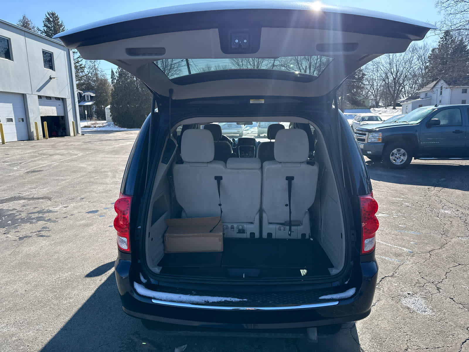 Used 2012 Dodge Grand Caravan SXT image 17