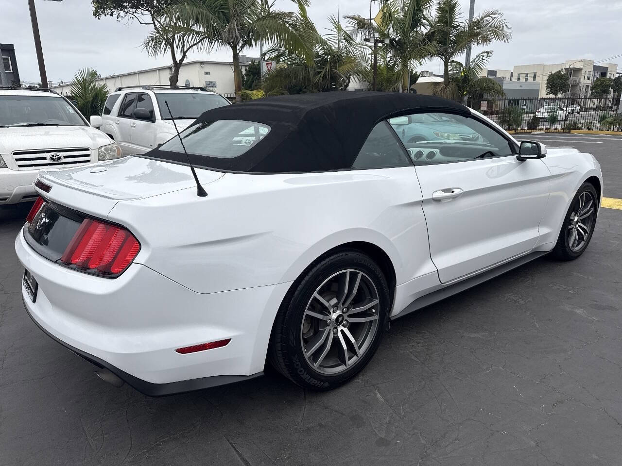 Used 2016 Ford Mustang Premium image 28