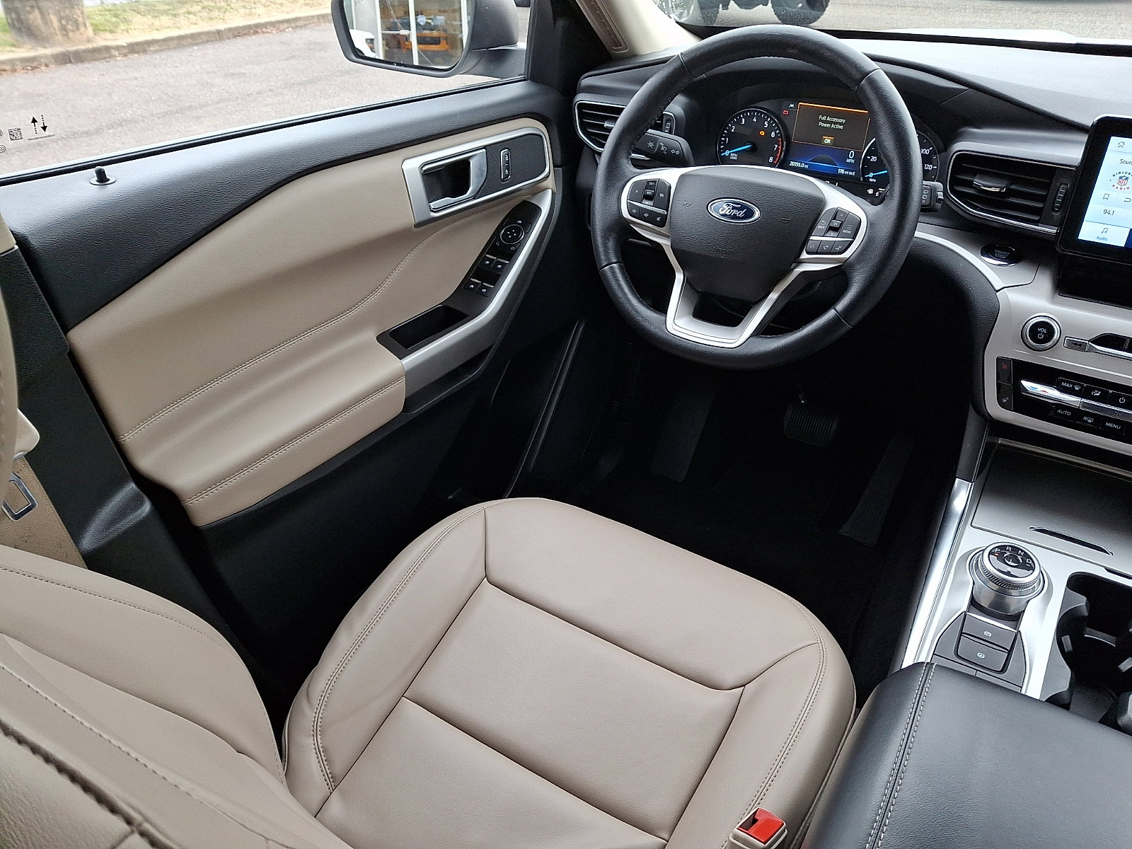 Certified 2023 Ford Explorer XLT w/ Equipment Group 202A image 14