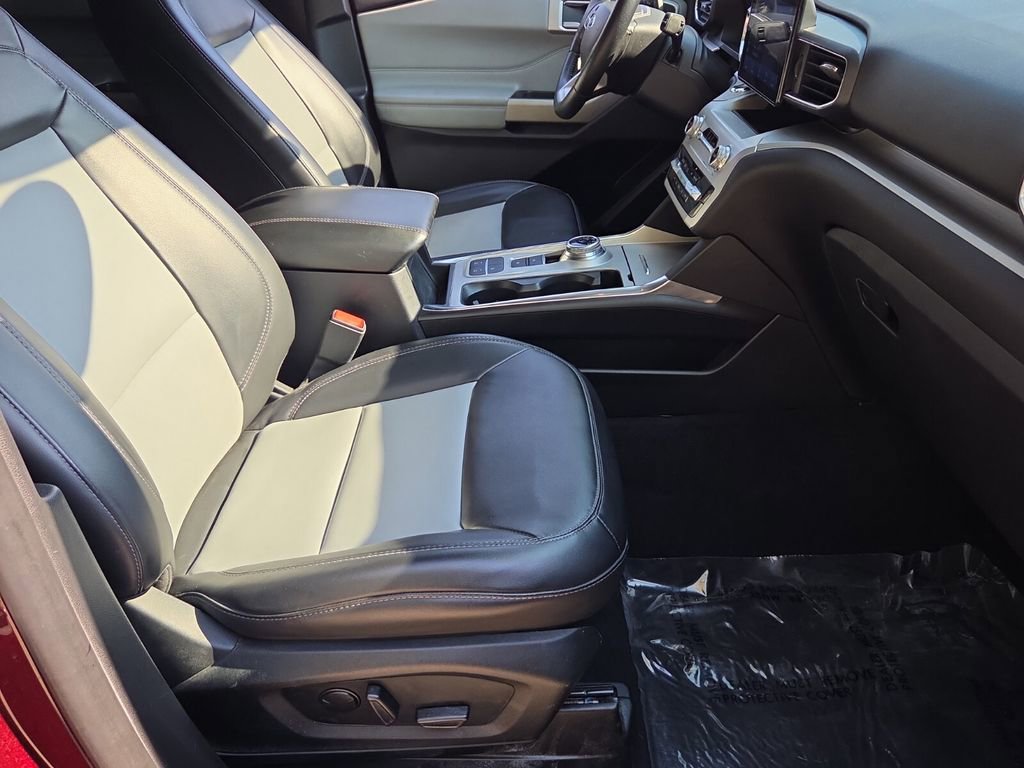 Used 2022 Ford Explorer XLT w/ Equipment Group 202A RWD image 20