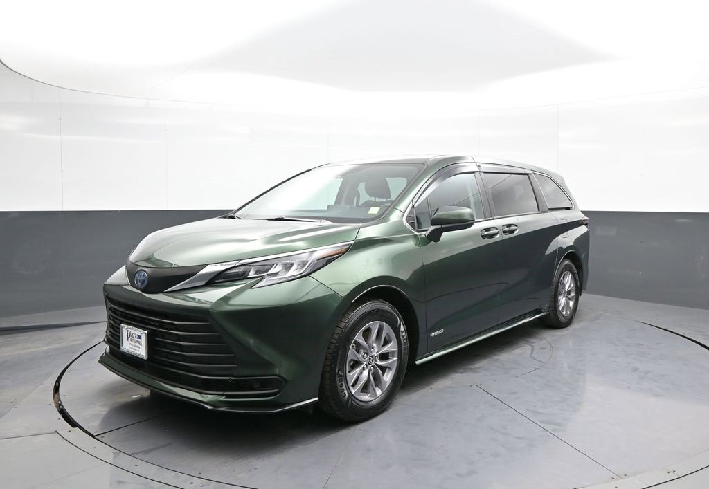 Certified 2021 Toyota Sienna LE image 1