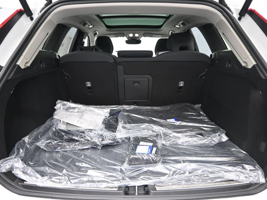 New 2026 Volvo XC60 B5 Plus w/ Climate Package AWD/4WD image 24