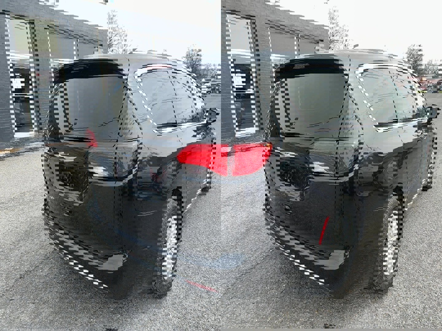 Used 2018 Chrysler Pacifica Touring-L image 5