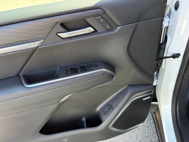 Used 2026 GMC Acadia Elevation w/ Elevation Premium Package FWD image 5