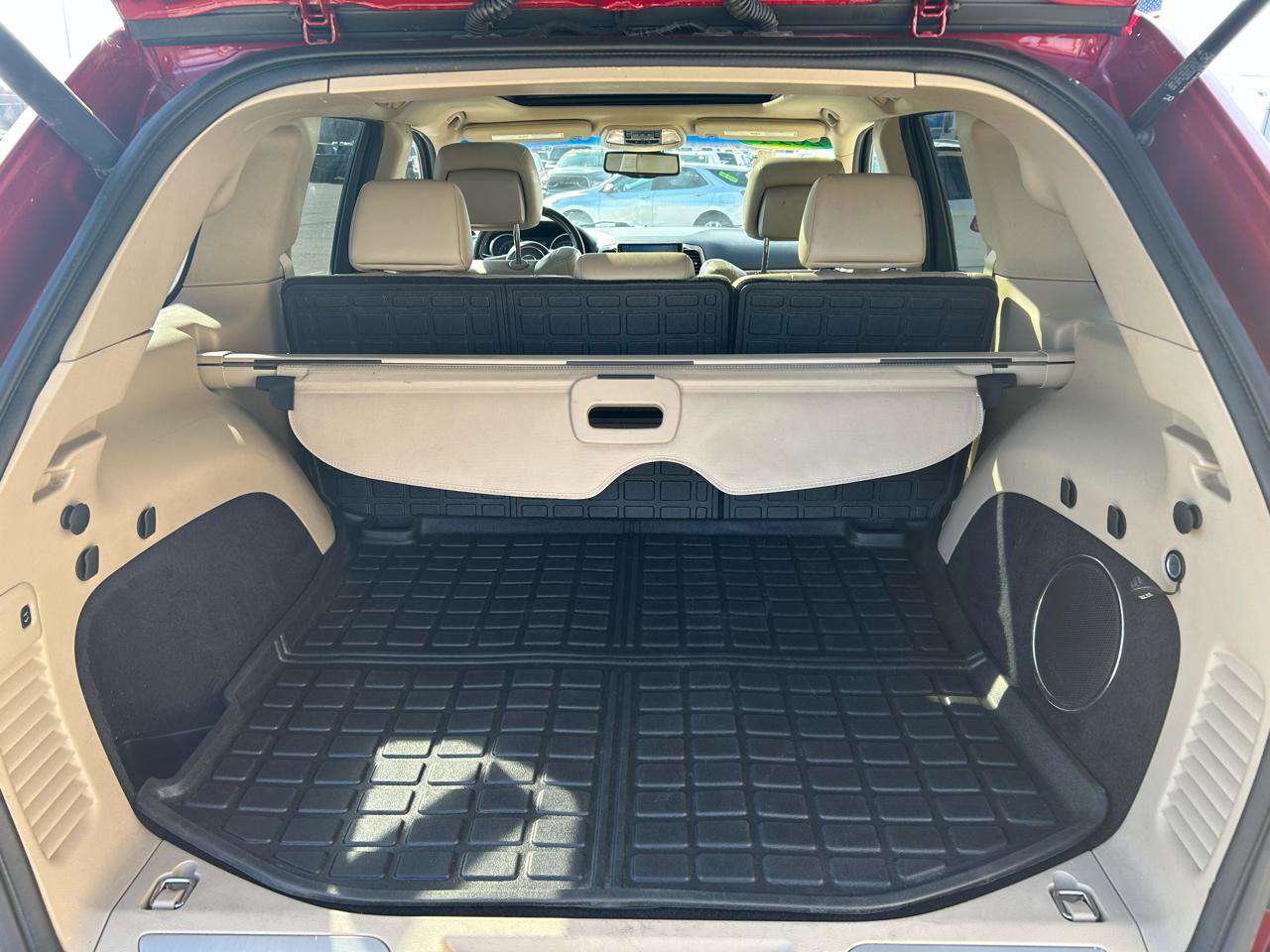 Used 2011 Jeep Grand Cherokee Limited w/ Trailer Tow Group IV image 17