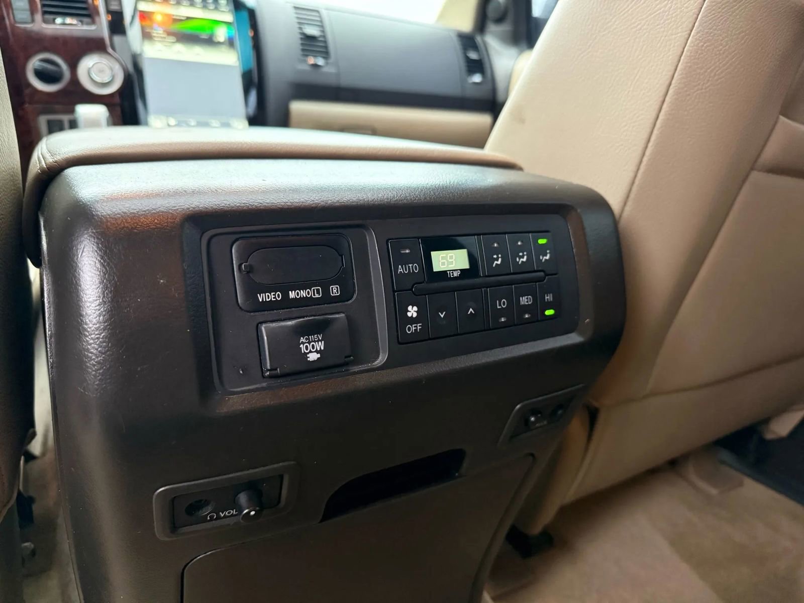 Used 2010 Toyota Sequoia Limited image 28