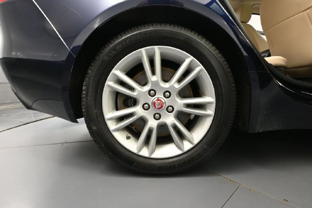 Used 2018 Jaguar XE Premium AWD/4WD image 11