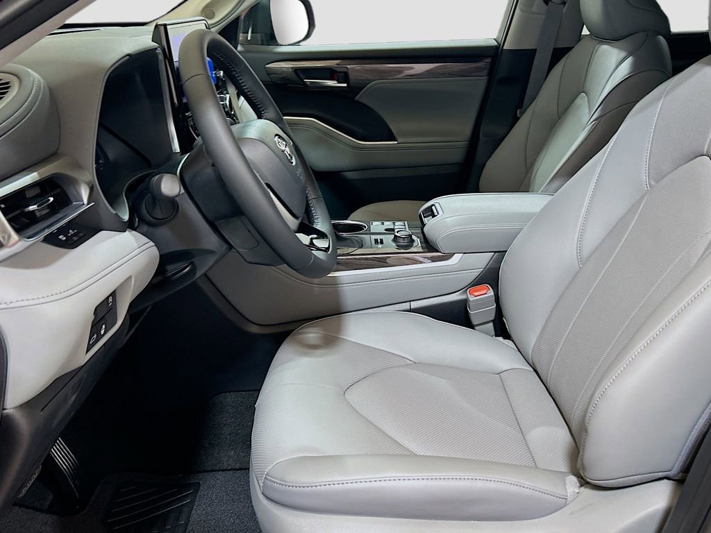 New 2026 Toyota Highlander Limited AWD/4WD image 21
