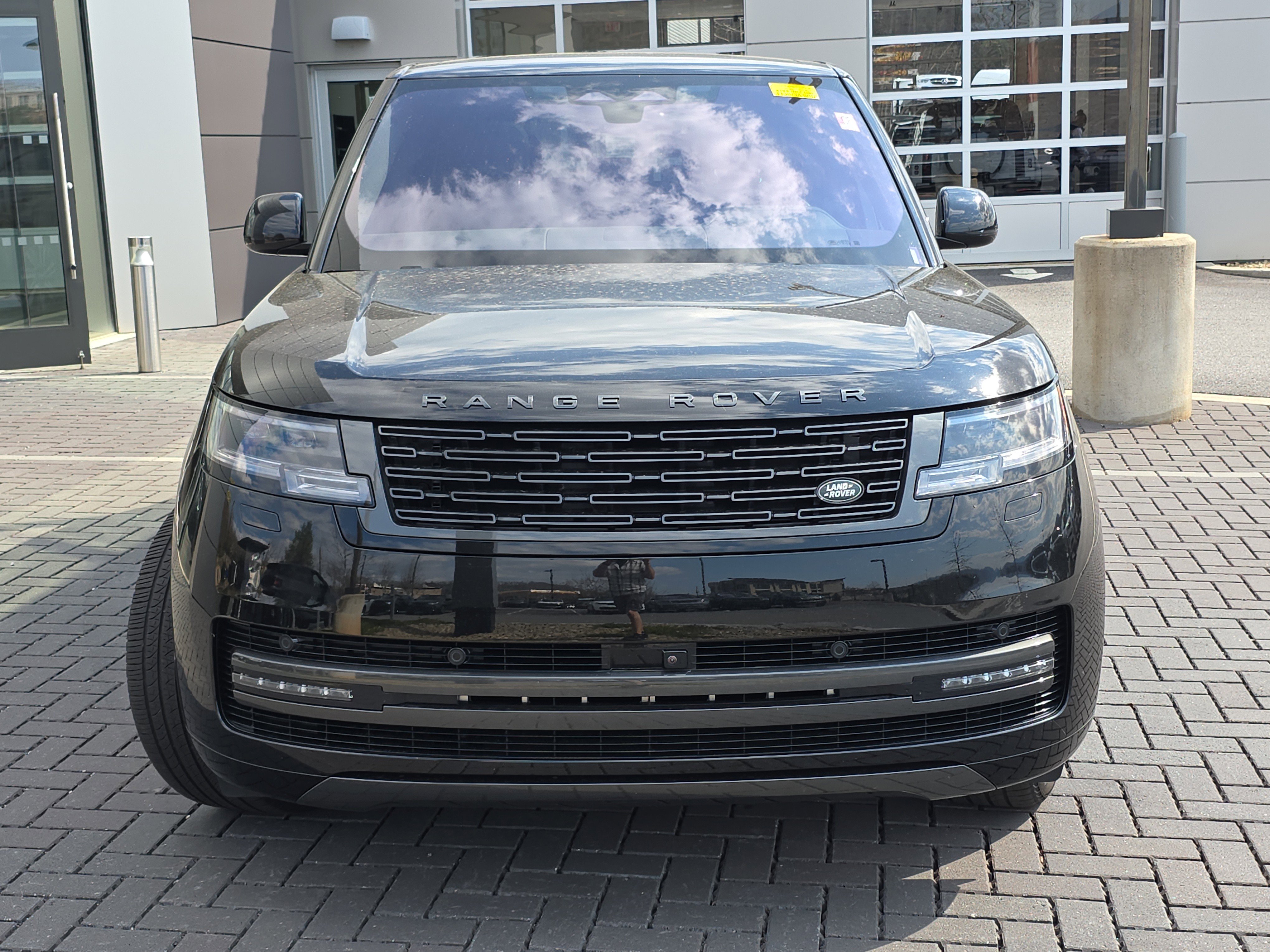 Certified 2023 Land Rover Range Rover SE image 2
