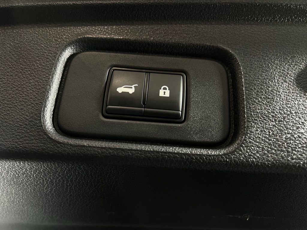 Used 2024 Nissan Pathfinder Platinum image 32