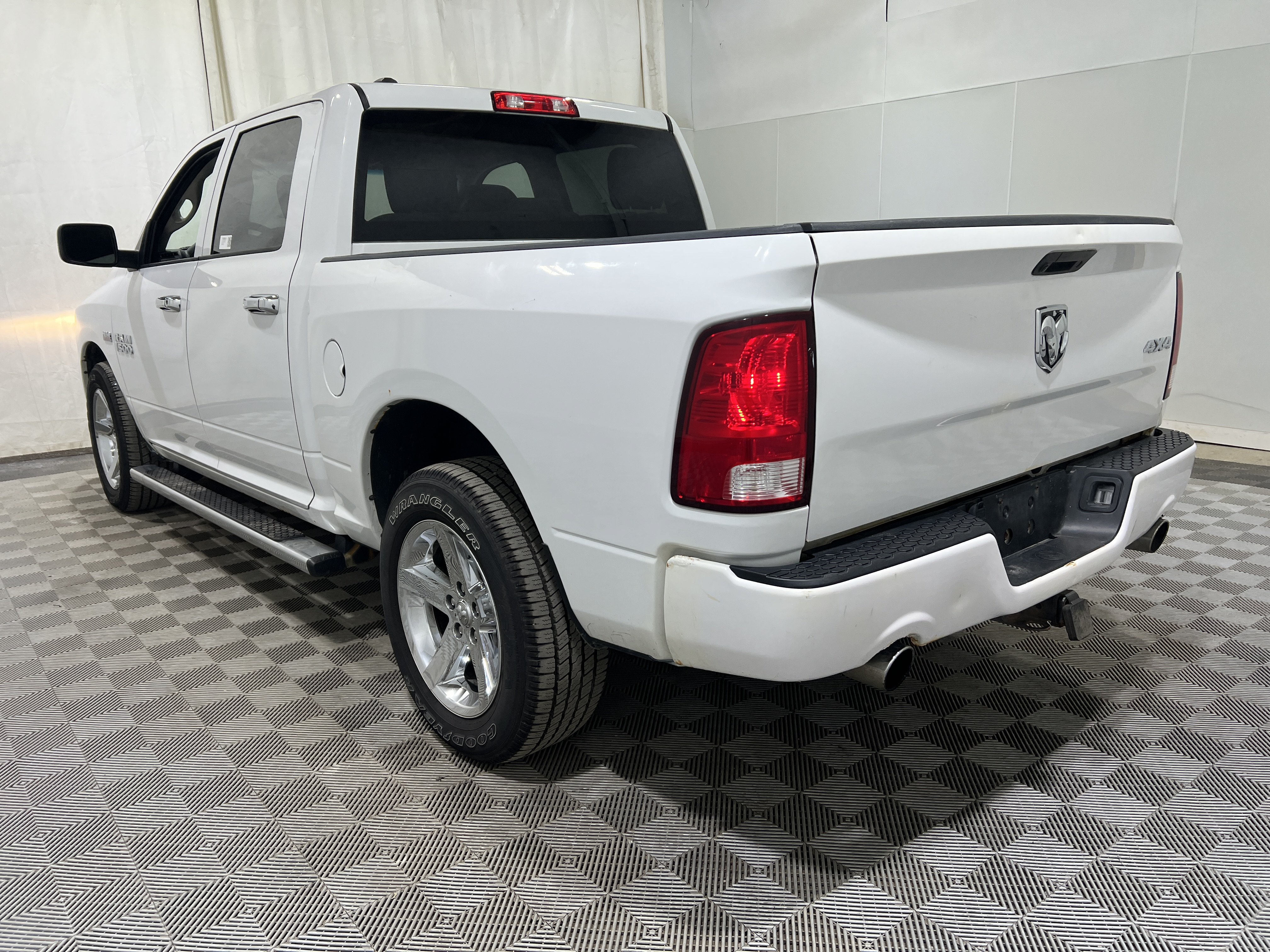 Used 2017 RAM 1500 ST AWD/4WD image 2