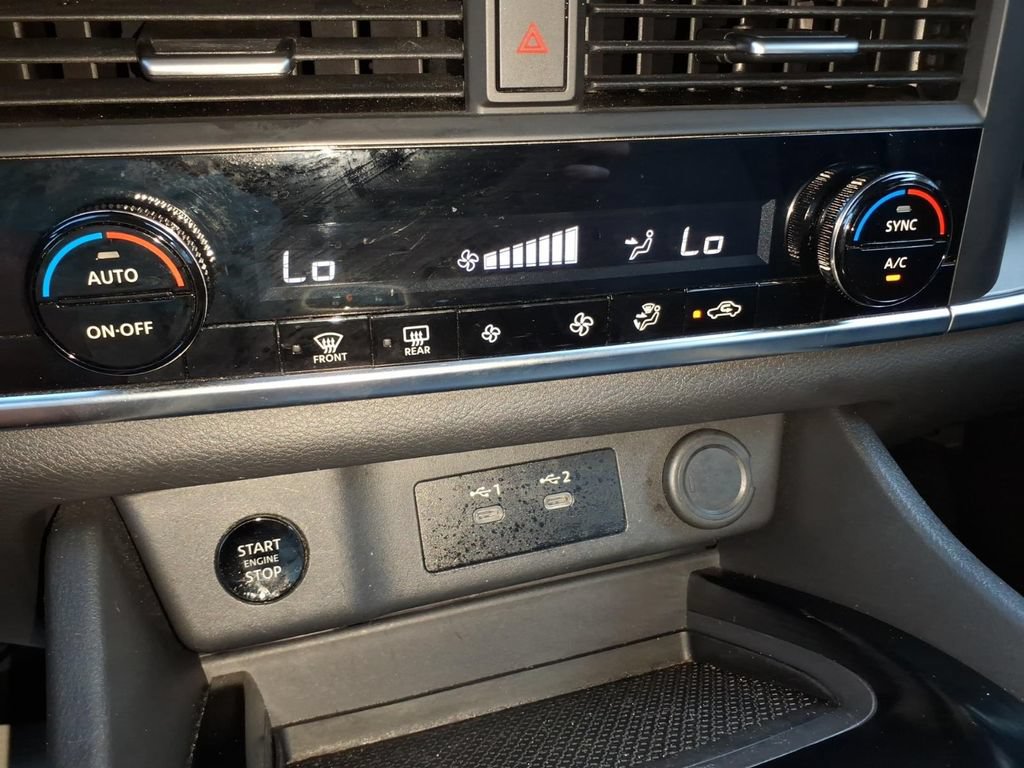 Used 2025 Nissan Rogue SV FWD image 27