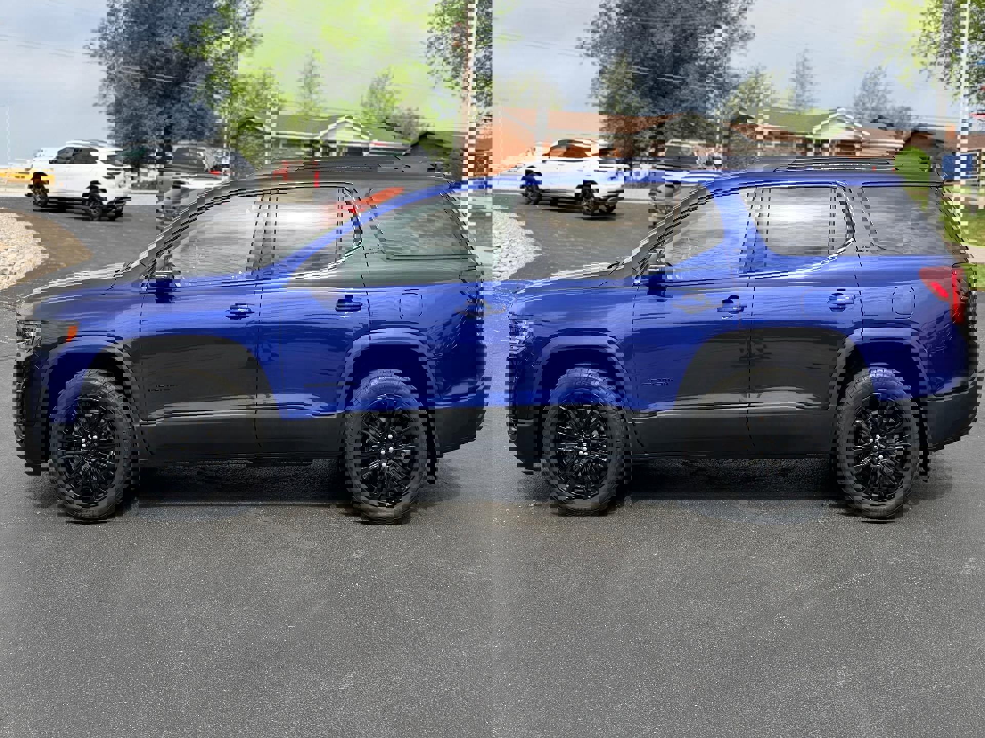 Used 2023 GMC Acadia SLT w/ Elevation Edition image 8