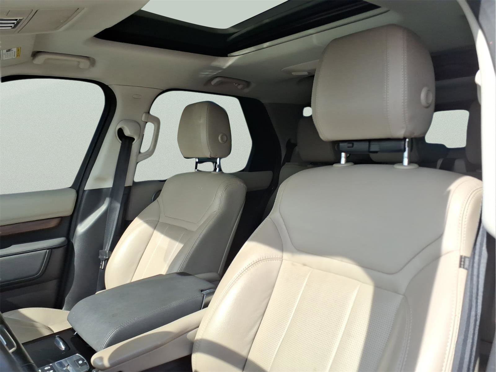 Used 2018 Land Rover Discovery HSE AWD/4WD image 18