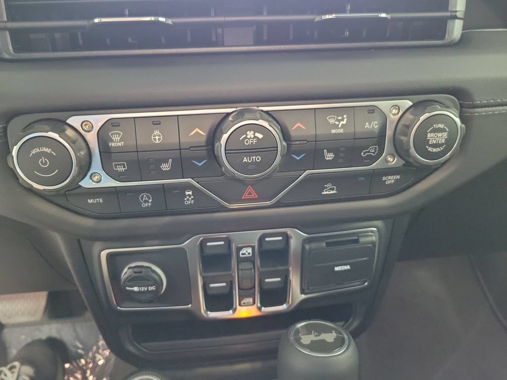 New 2026 Jeep Wrangler Unlimited Sahara w/ Technology Group AWD/4WD image 29