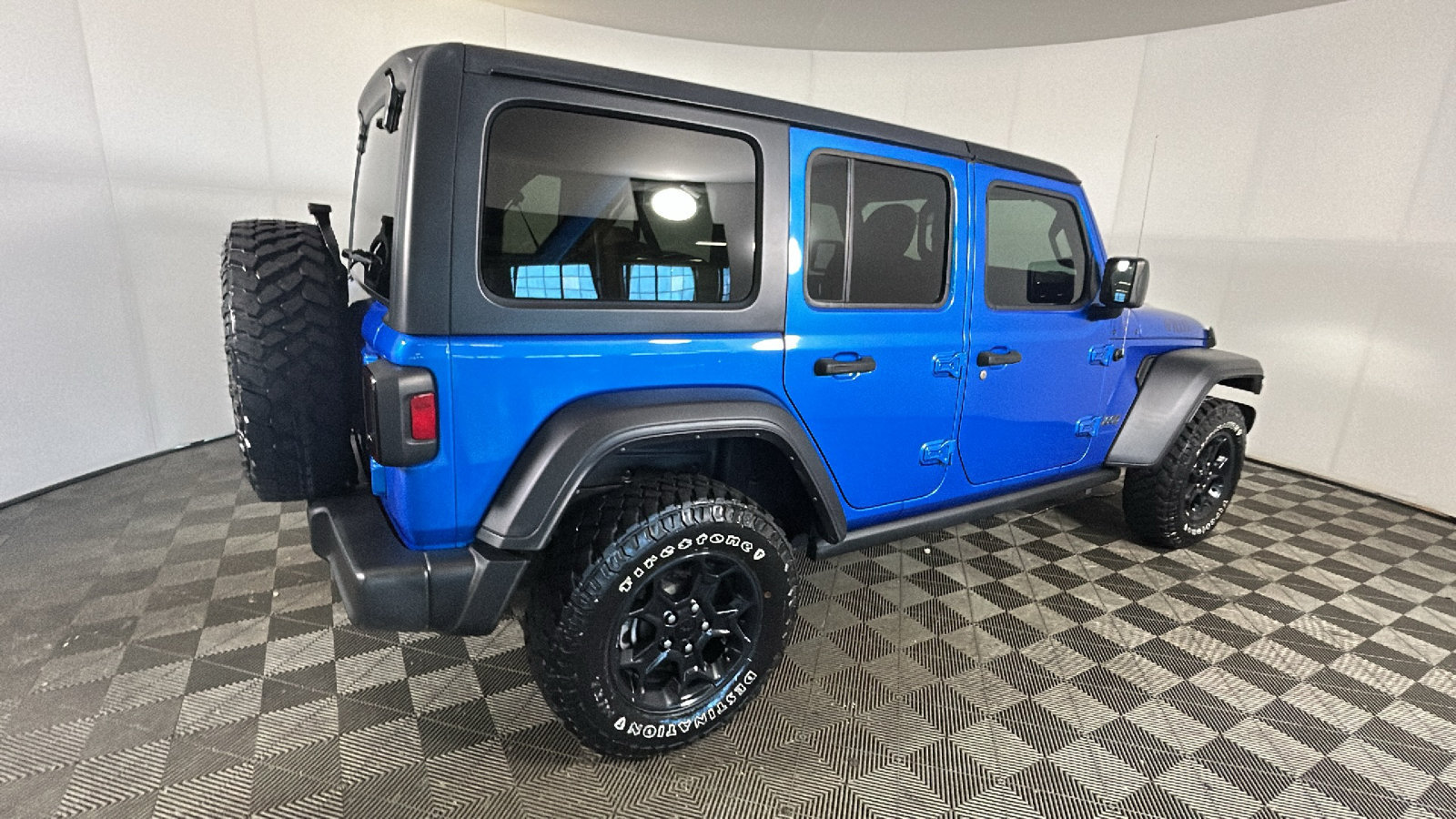 Used 2023 Jeep Wrangler Unlimited w/ Cold Weather Group AWD/4WD image 3