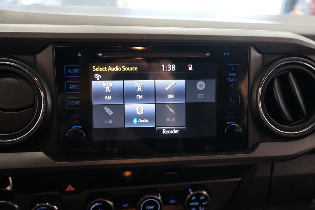 Used 2018 Toyota Tacoma TRD Off-Road w/ Technology Package AWD/4WD image 32