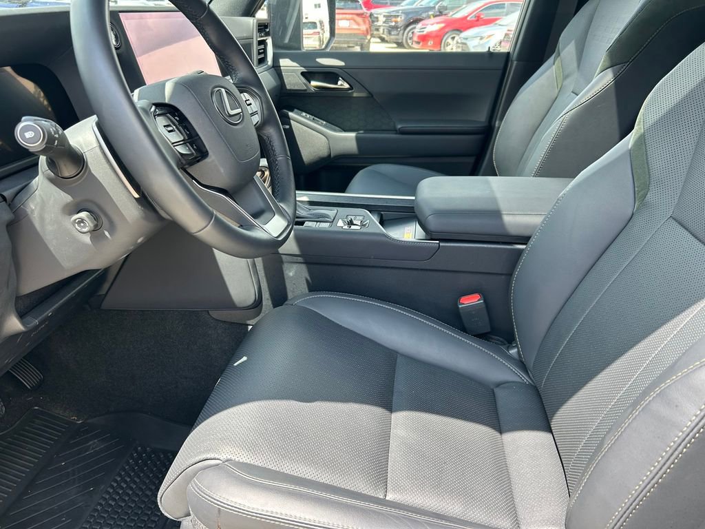 Used 2025 Lexus GX 550 AWD/4WD image 11