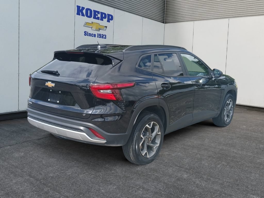 Used 2025 Chevrolet Trax LT FWD image 5