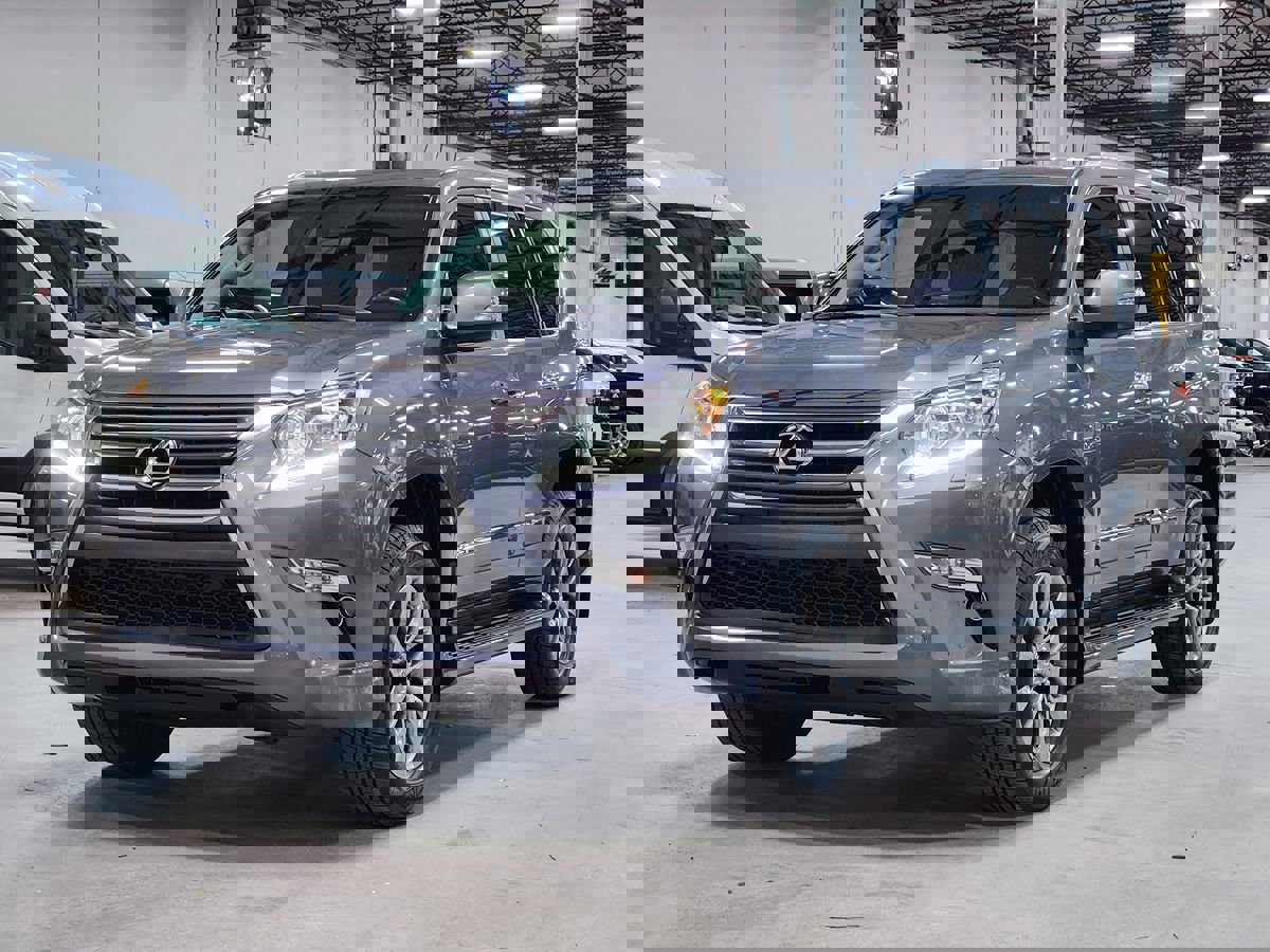 Used 2017 Lexus GX 460 Luxury w/ Preferred Accessory Package image 4