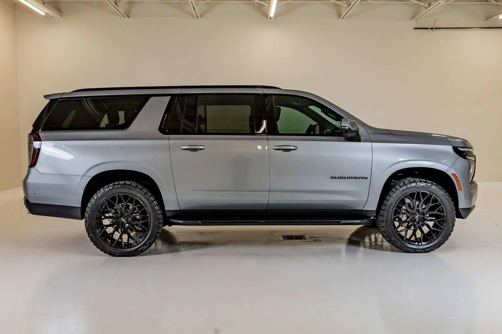 Used 2026 Chevrolet Suburban RST w/ RST Capability Package AWD/4WD image 11