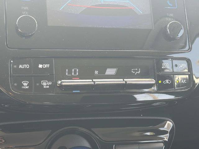 Used 2019 Toyota Prius L Eco w/ Carpet Mat Package FWD image 14