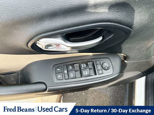 Used 2016 Jeep Cherokee Limited image 8