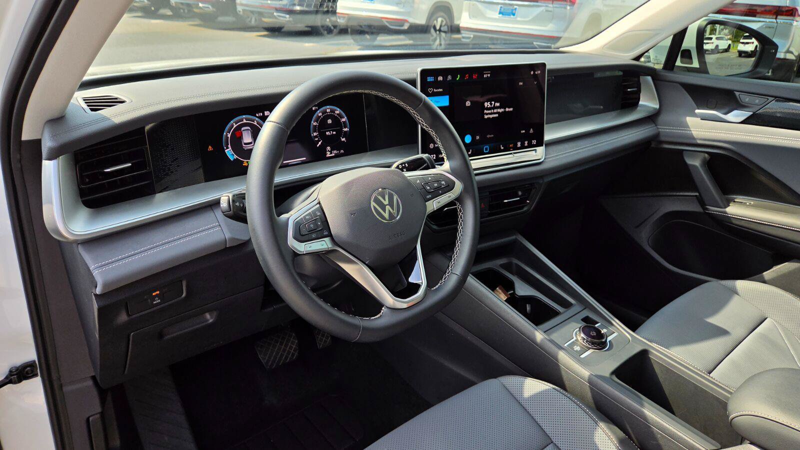 Certified 2026 Volkswagen Tiguan SE AWD/4WD image 21
