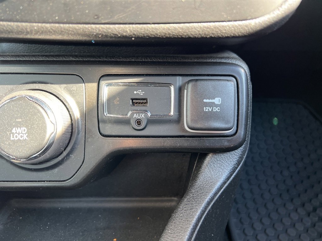 Used 2023 Jeep Renegade Latitude w/ Premium Group image 31