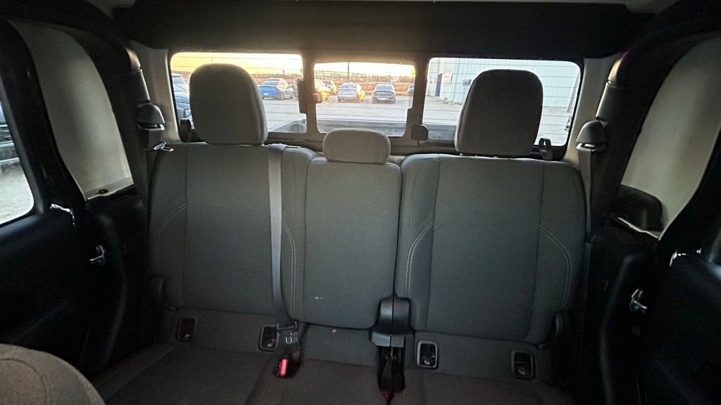 Used 2024 Jeep Gladiator Willys image 18