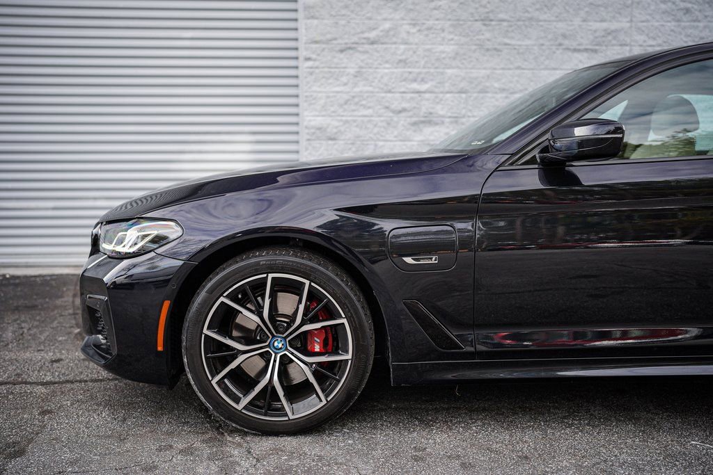 Used 2023 BMW 530e w/ M Sport Package image 11