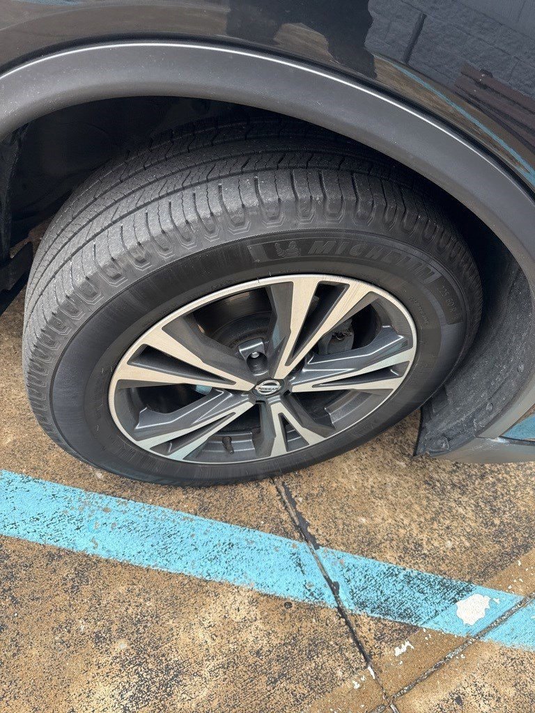 Used 2019 Nissan Rogue SV w/ Premium Package image 25