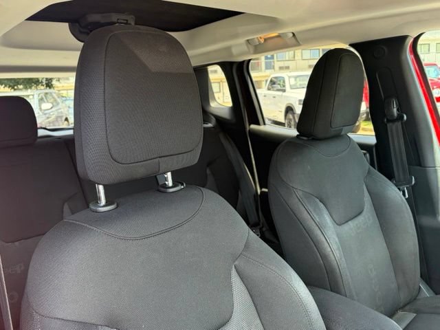 Used 2017 Jeep Renegade Latitude AWD/4WD image 26