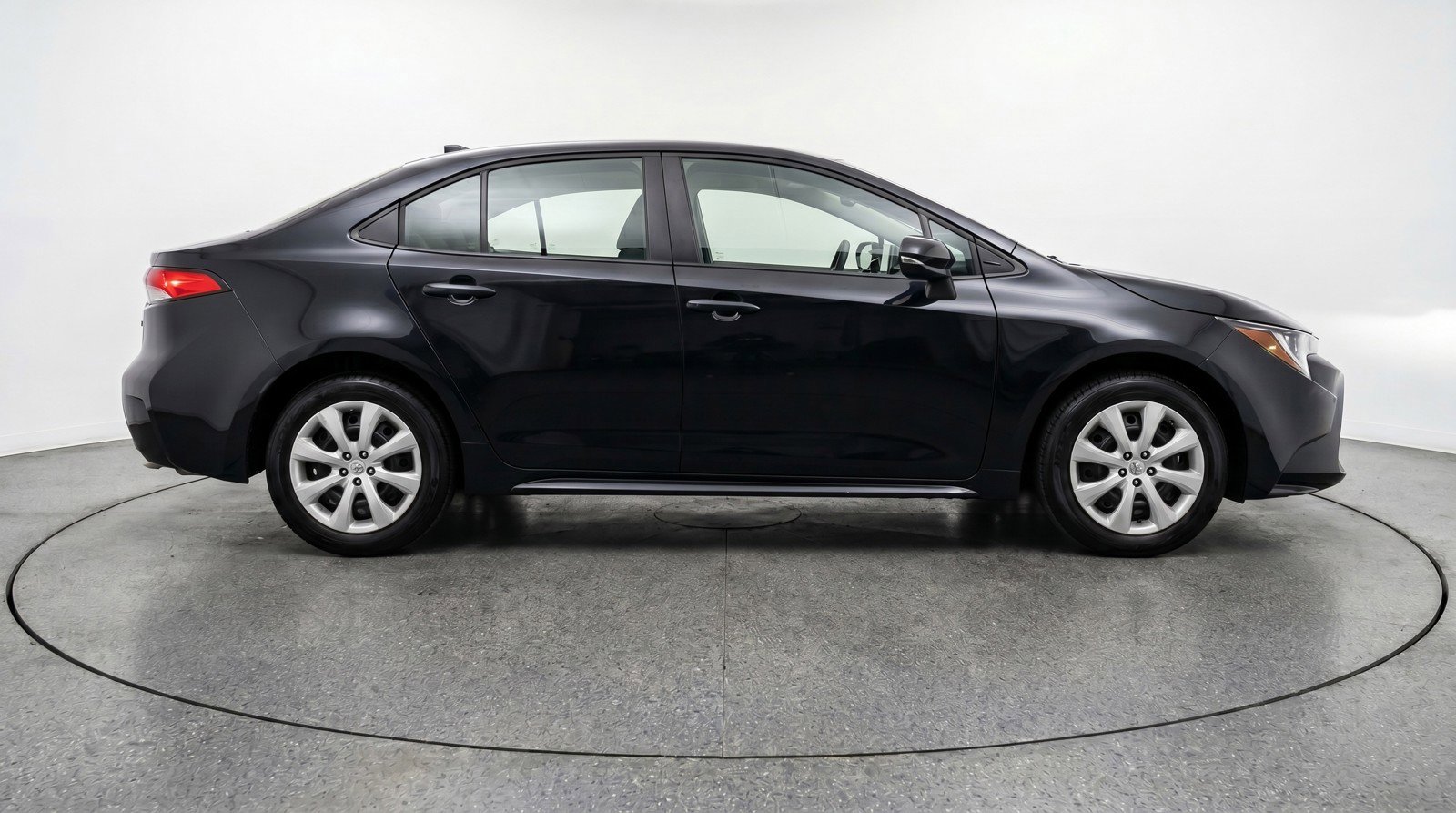 Used 2025 Toyota Corolla LE FWD image 9