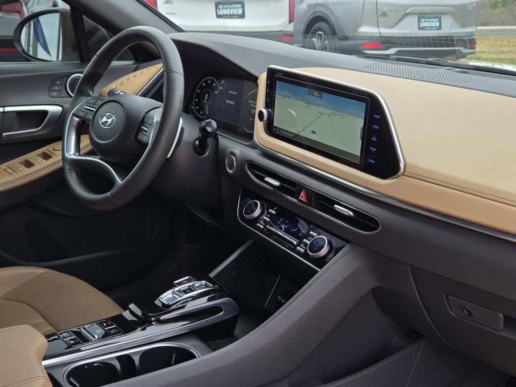 Used 2022 Hyundai Sonata Limited w/ Preferred Accessory Package image 8