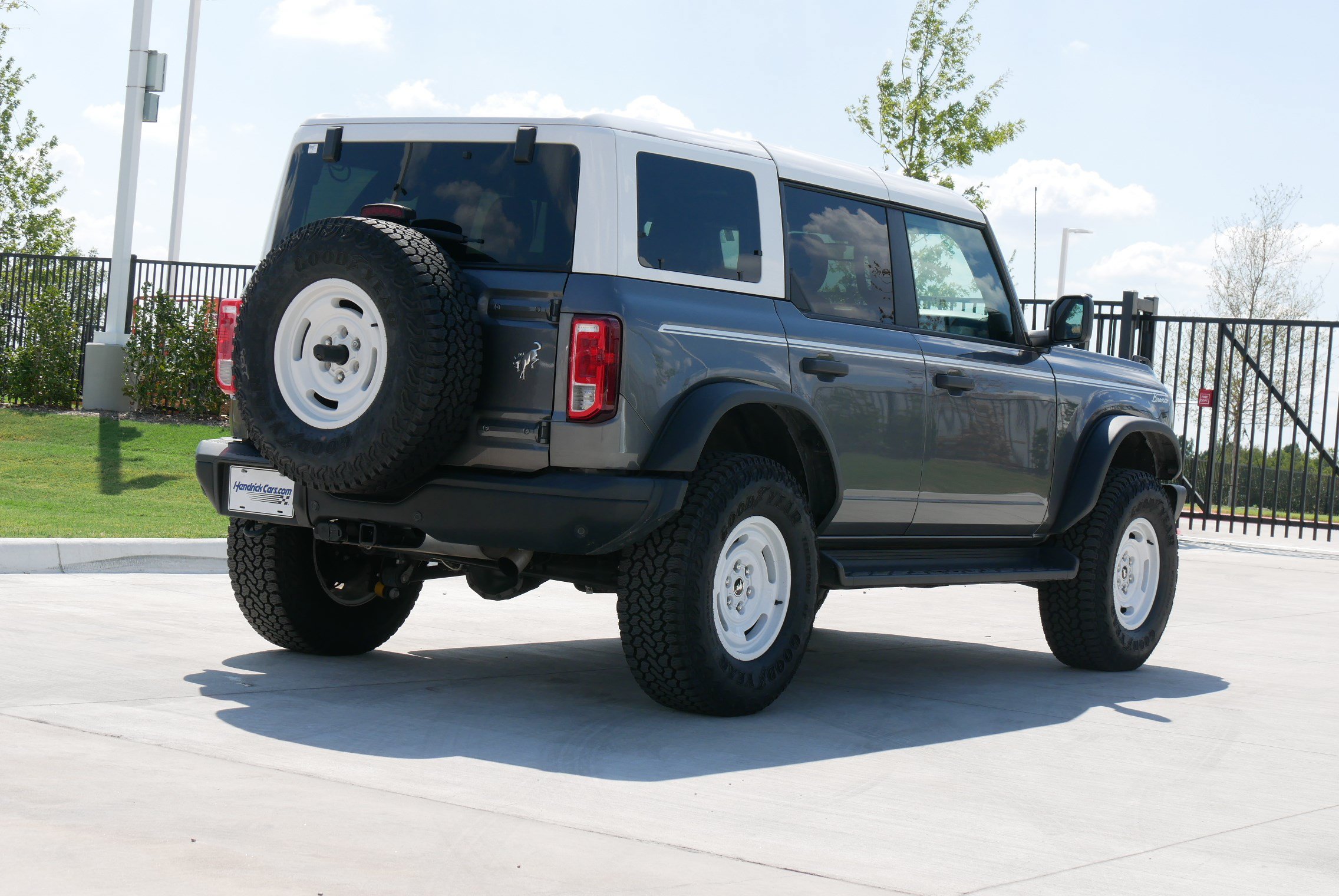 Used 2025 Ford Bronco Heritage Edition AWD/4WD image 9