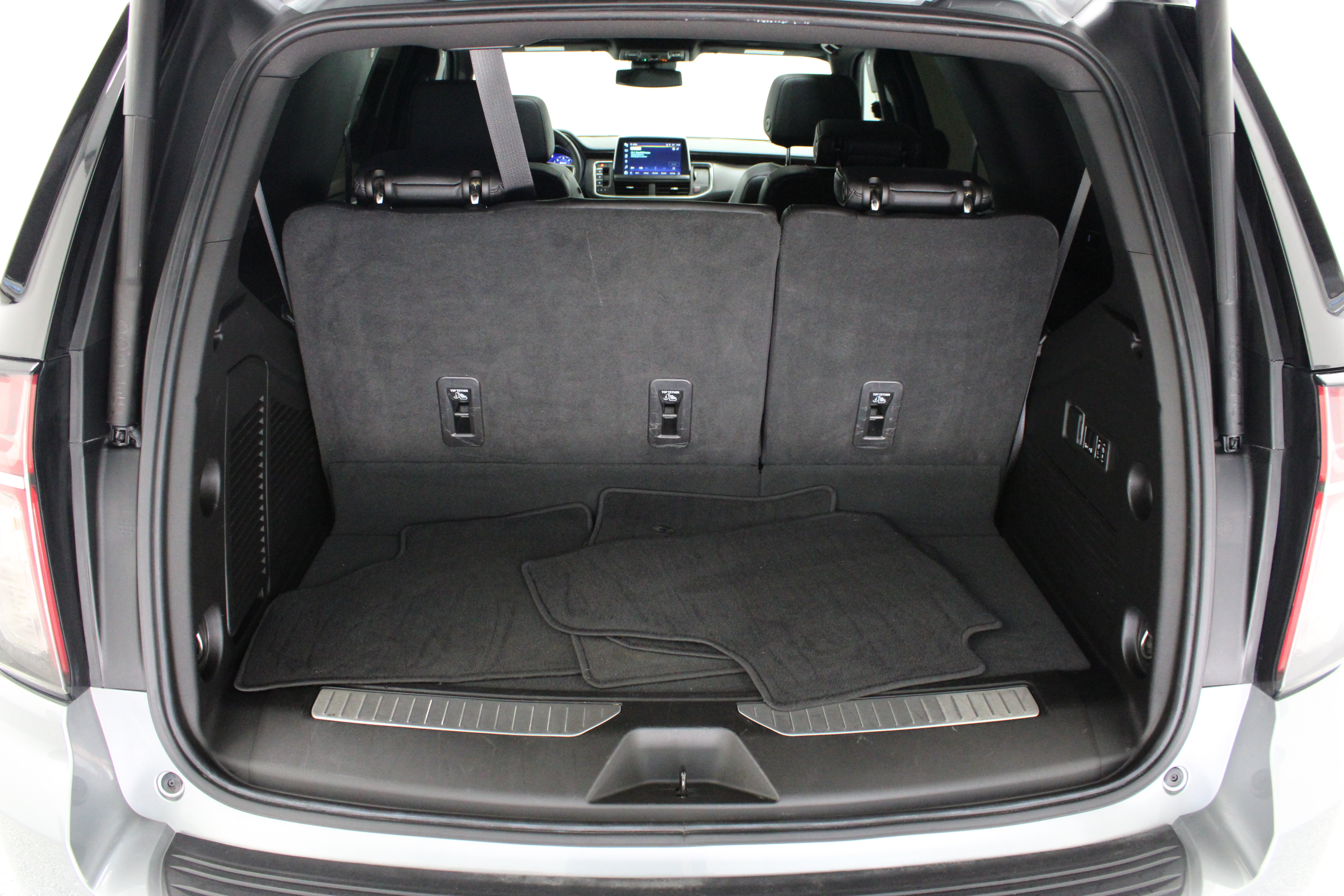 Used 2023 Chevrolet Tahoe Z71 w/ Luxury Package AWD/4WD image 36