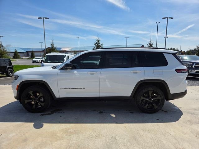 Used 2023 Jeep Grand Cherokee L Laredo image 11