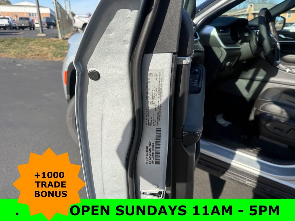 New 2025 Jeep Grand Cherokee Limited image 30