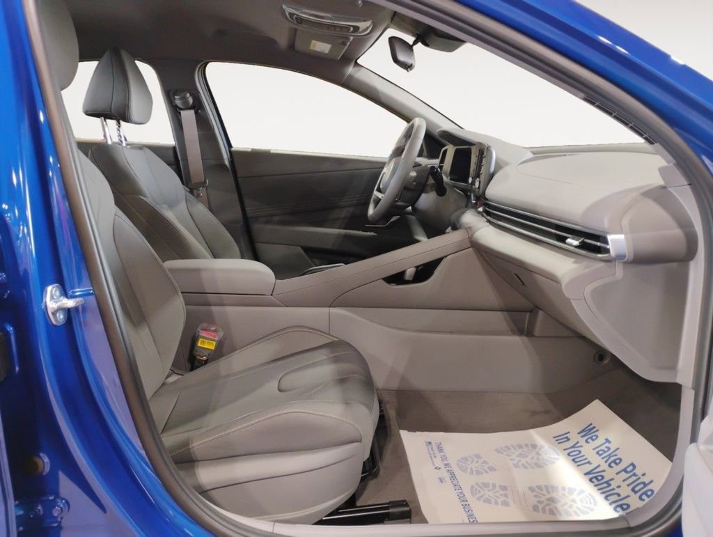 Used 2025 Hyundai Elantra Sport image 12