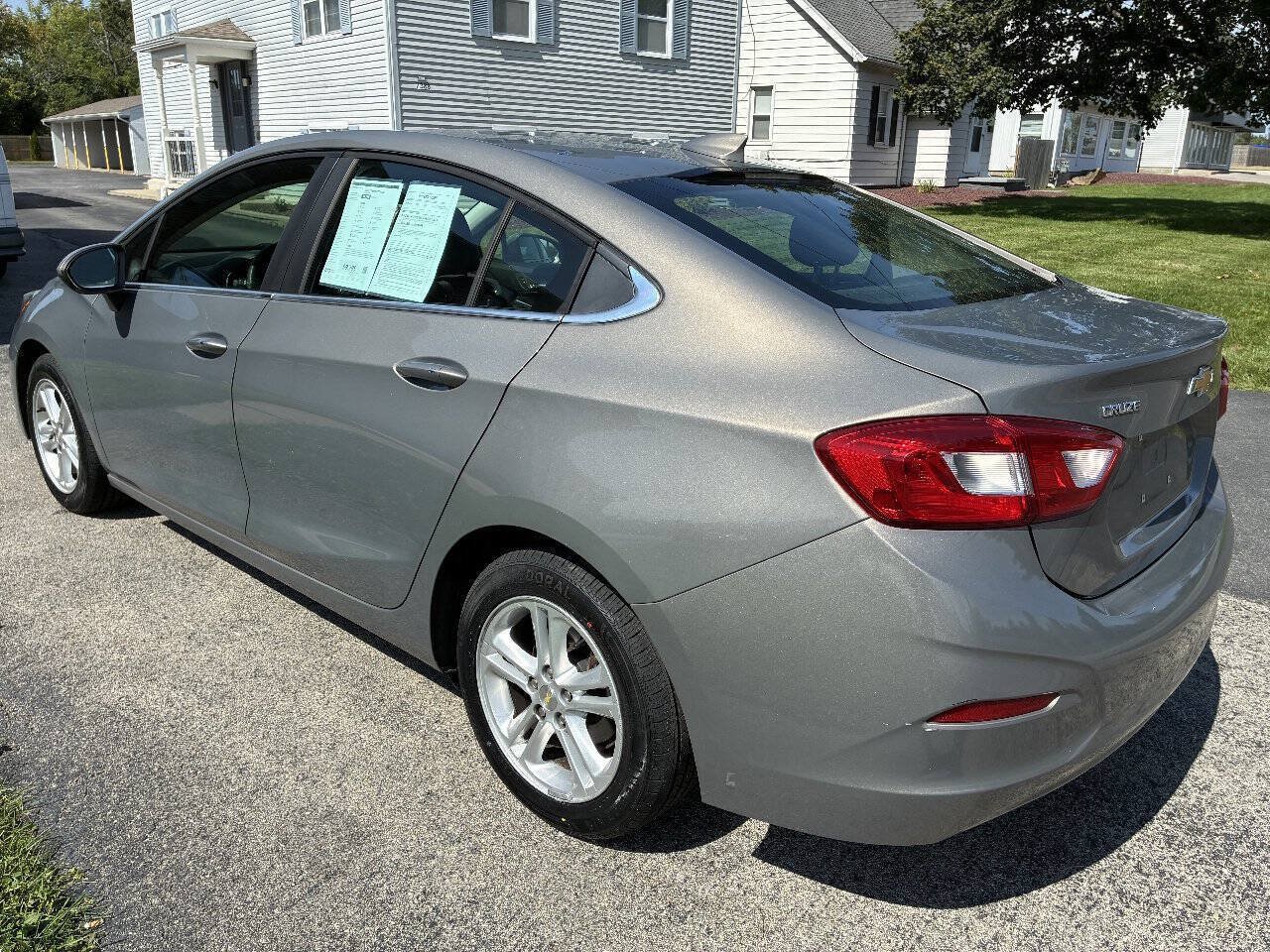 Used 2018 Chevrolet Cruze LT w/ Convenience Package FWD image 5