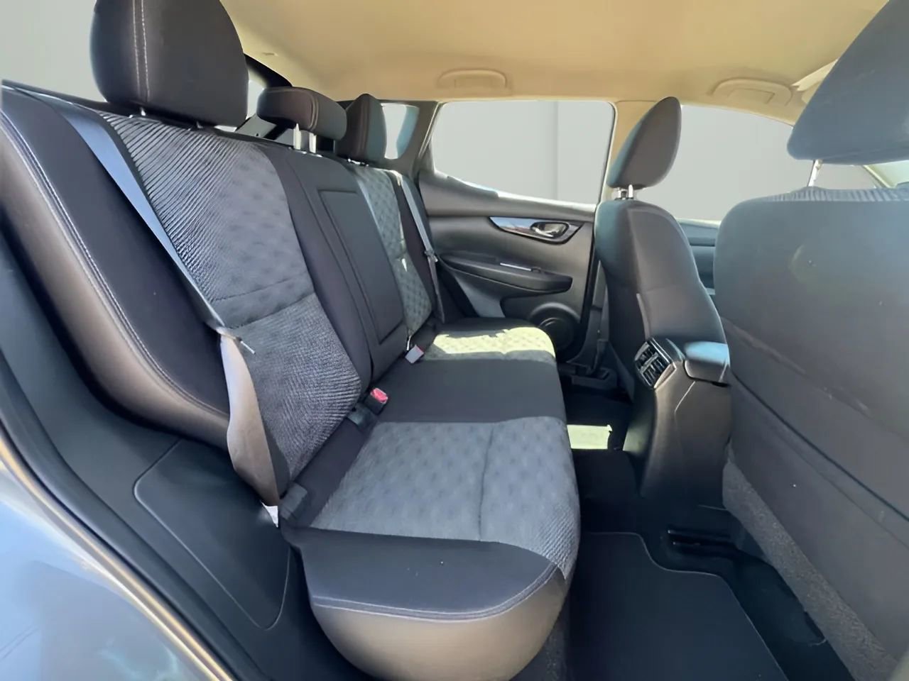 Used 2017 Nissan Rogue Sport SV w/ SV Premium Package image 15