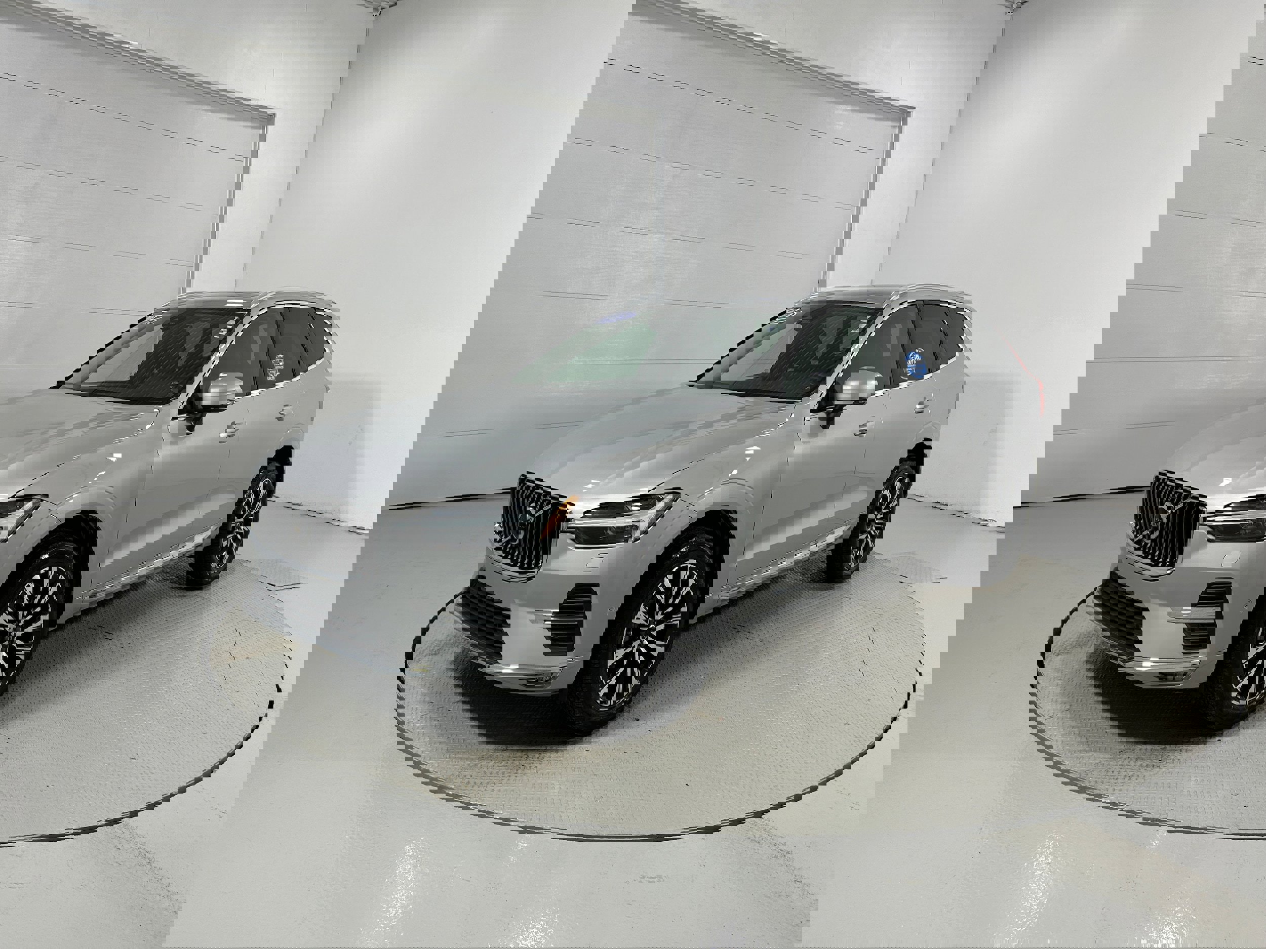 Used 2023 Volvo XC60 B5 Plus image 17